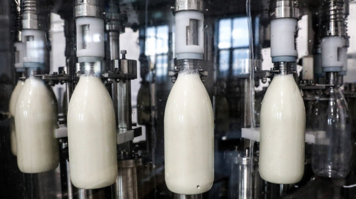 Ministarstvo poljoprivrede zabranilo uvoz razvodnjenog mleka iz BiH