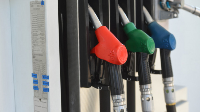 Vlada Srbije produžila ograničenje cene derivata nafte do kraja novembra