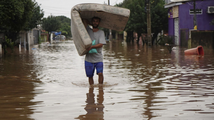 Broj poginulih u poplavama u Brazilu povećao se na 75: Nestale 103 osobe, evakuisano više od 80.000 ljudi