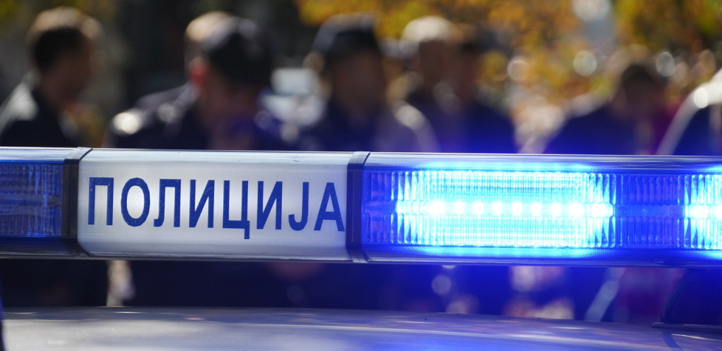 Nasilje u porodici u Prokuplju: Muškarac (41) maltretirao sestru i lomio stvari po kući, pa nožem napao policajce