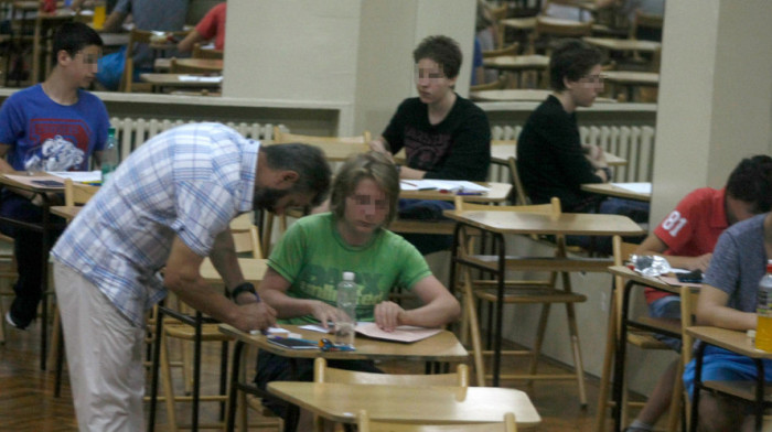 Nastavlja se proba male mature: Osmaci danas polažu test iz srpskog i izbornog predmeta