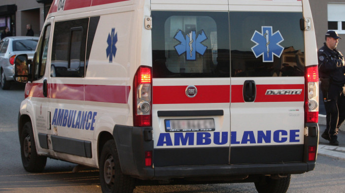 Automobil udario ženu na Voždovcu, sa teškim telesnim povredama prevezena u Urgentni centar