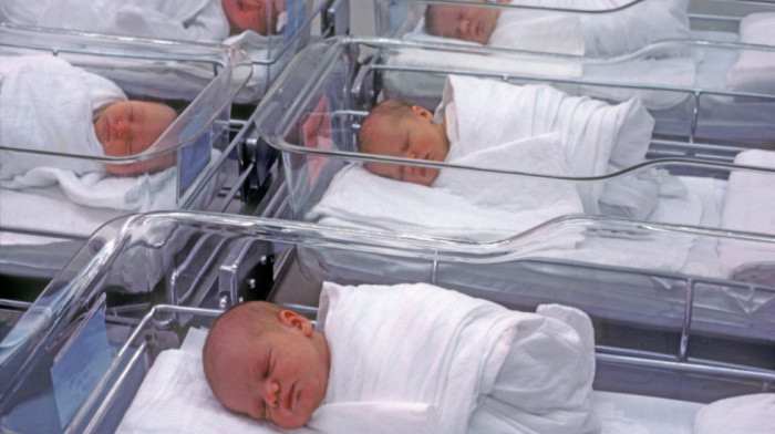 Lepe vesti iz porodilišta u Novom Sadu: Na svet stigle četvorke - dečak i tri devojčice