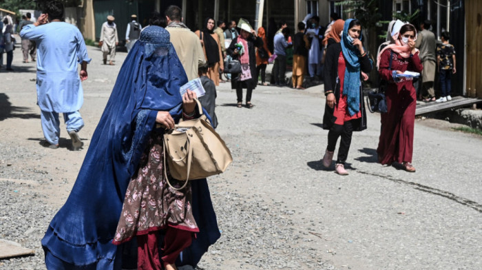 Islamski savet odlučuje o pravima žena u Avganistanu : "Da li treba da nose hidžab ili samo veo"