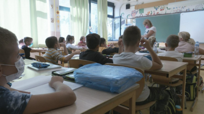 Korona u školama: Nakon prve nedelje na onlajn nastavu prešlo 379 odeljenja u Srbiji