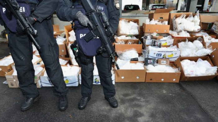 U Grčkoj uhapšeno deset osumnjičenih za šverc narkotika, zaplenjeno 105 kilograma kokaina
