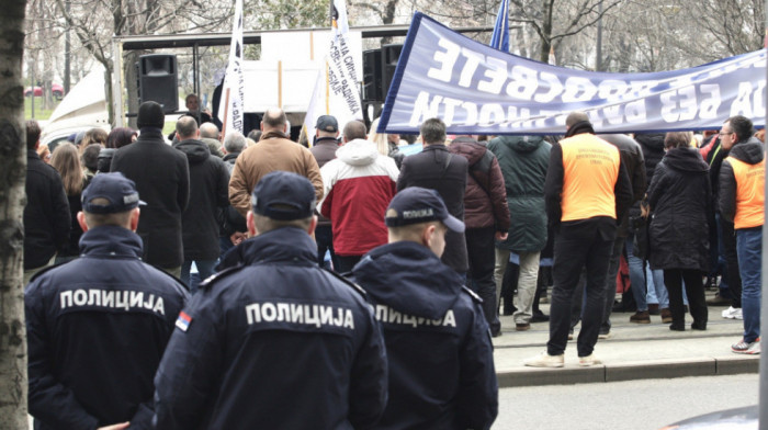 Reprezentativni sindikati u prosveti doneli odluku o moratorijumu na štrajkačke aktivnosti