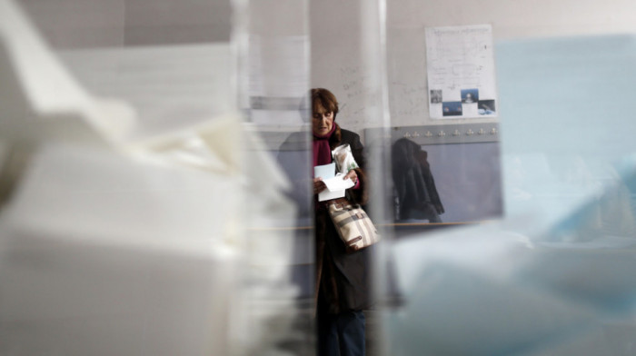 Glasanje na parlamentarnim izborima u Srbiji počelo u SAD