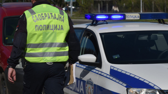 Vozač oborio pešaka u naselju Braće Jerković pa pobegao, policija podnela krivičnu prijavu