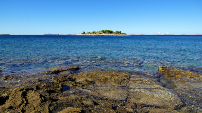 Zabrajeno kupanje na plaži u Pločama zbog zagađenja mora fekalijama