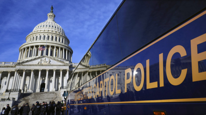 Incident ispred Kapitola: Uhapšen penzionisani policajac, kod sebe imao pancir i municiju