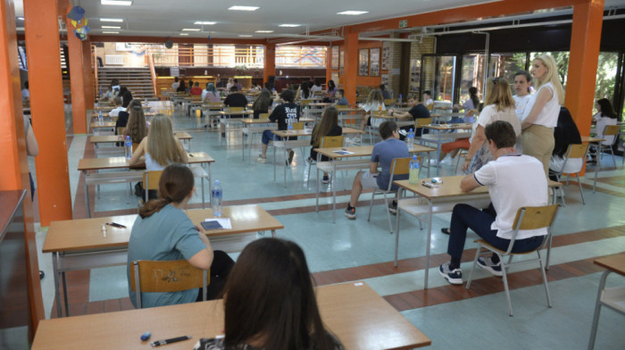 Ministarstvo objavilo gde još ima mesta za upis u srednje škole