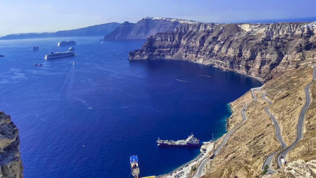 Neizvesnost na Santoriniju: “Pukla” turistička sezona za Uskrs, šta će biti na leto?