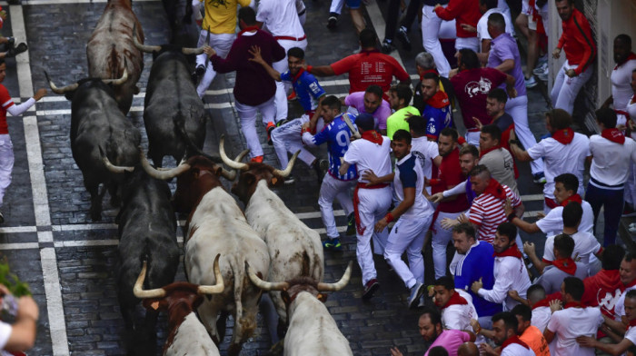 U trci s bikovima u španskoj Pamploni povređeno šest osoba, jedna zadobila teške povrede glave