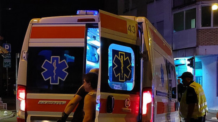 Devojku oborio auto u Kneza Miloša: Sa teškim povredama prebačena u Urgentni centar