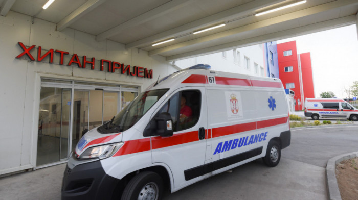 Noć u Beogradu: Motociklista teže povređen kada je oboren u Paunovoj ulici na Banjici