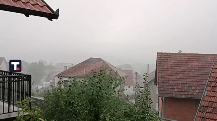 Nevreme u Pirotu i Prokuplju: RHMZ upozorio na padavine na jugu i istoku Srbije, u Beogradu umerena kiša (VIDEO, FOTO)