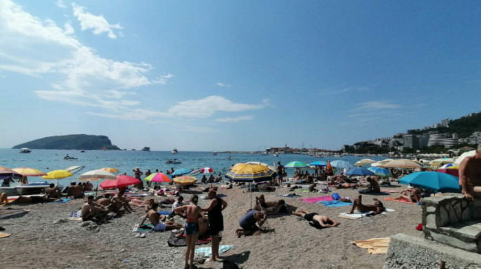Zabranjeno kupanje na Slovenskoj plaži u Budvi i Solilima u Tivtu: Inspekcija utvrdila da je voda lošeg kvaliteta