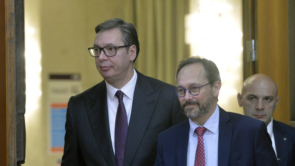 Predsednik Vučić sutra na sastanku sa šefom delegacije EU u Srbiji Žiofreom