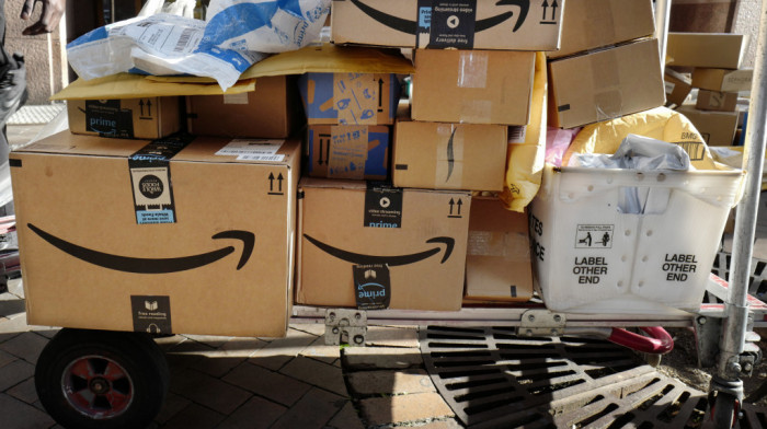 Amazon u velikom problemu: Komisija za ljudska prava u Indiji traži istragu zbog teških uslova rada u njihovom skladištu
