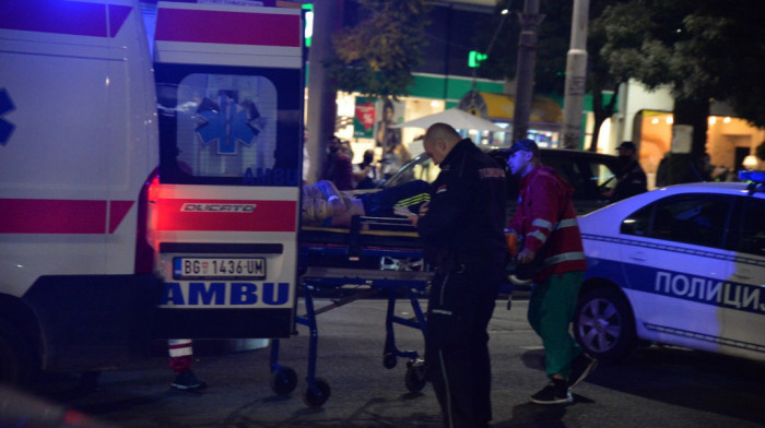 Noć u Beogradu: Mladić i devojka povređeni u udesu u Batajnici