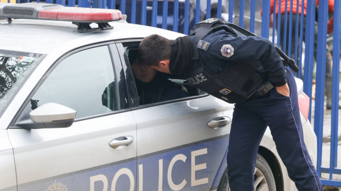 U Zvečanu policija izvršila pretres magacina zbog sumnje na krijumčarenje robe