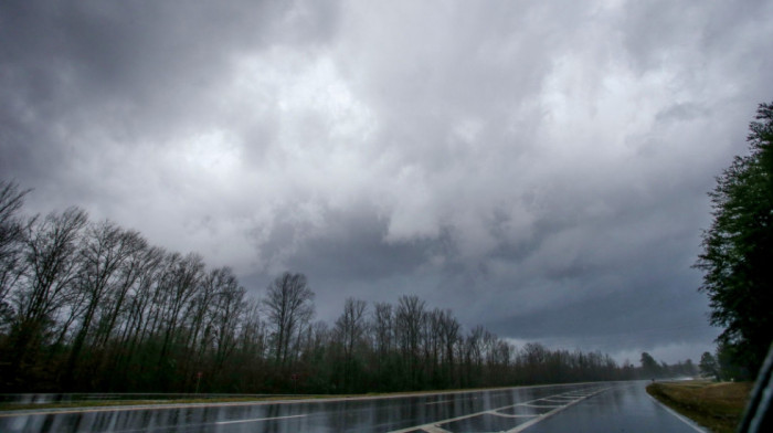 Meteorolozi prognozirali snažne oluje u SAD: Odloženi letovi, na snazi upozorenje na tornado