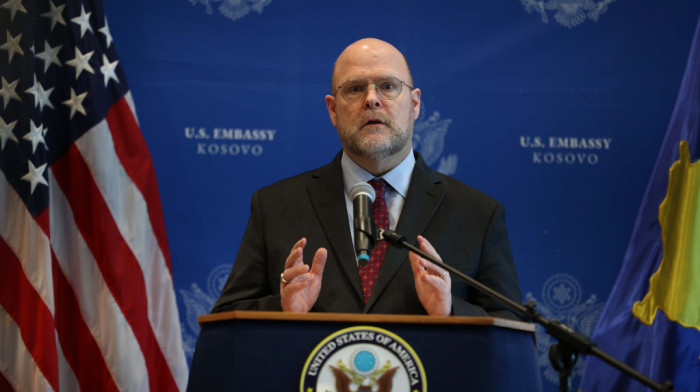 Ambasador SAD u Prištini: Strahujemo od novih tenzija na severu KiM zbog zabrane dinara