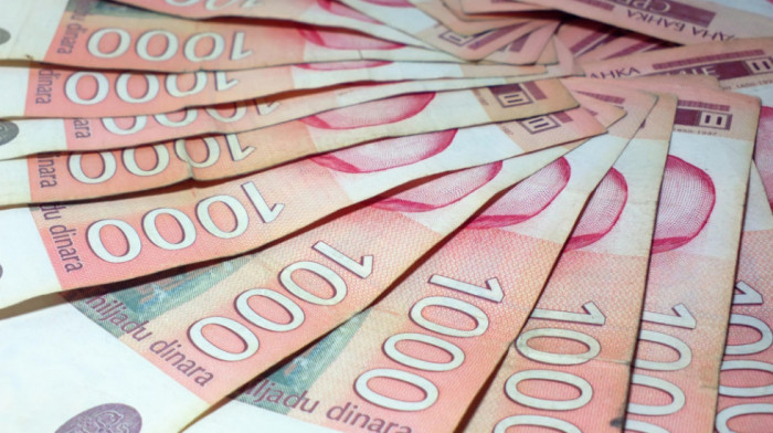 Prosečna neto plata u januaru 95.836 dinara, medijalna 73.733 dinara