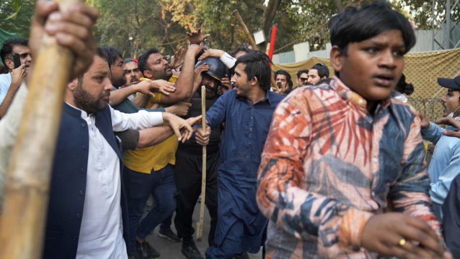 Ubijen policajac tokom protesta zbog povećanja troškova života u Pakistanu: Uhapšeno nekoliko demonstranata