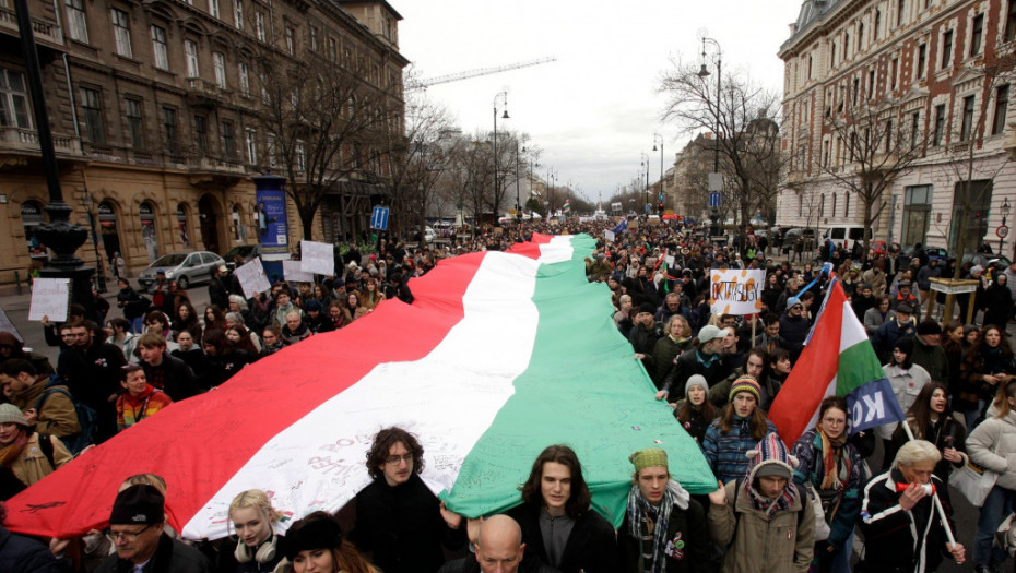 Protesti u Budimpešti protiv vlade Viktora Orbana: Na društvenim mrežama poređenje sa Srbijom