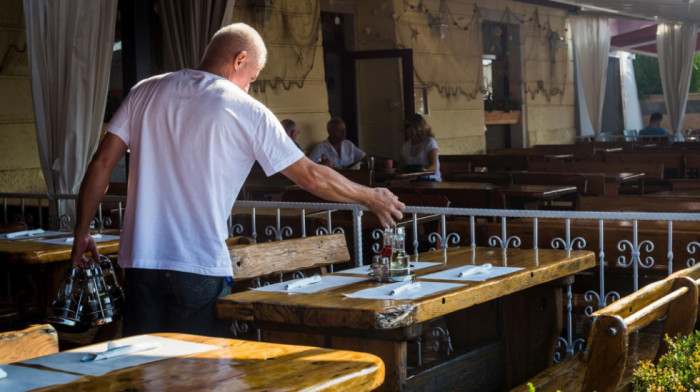 Hoće li kafići i restorani skratiti radno vreme zbog manjka konobara?