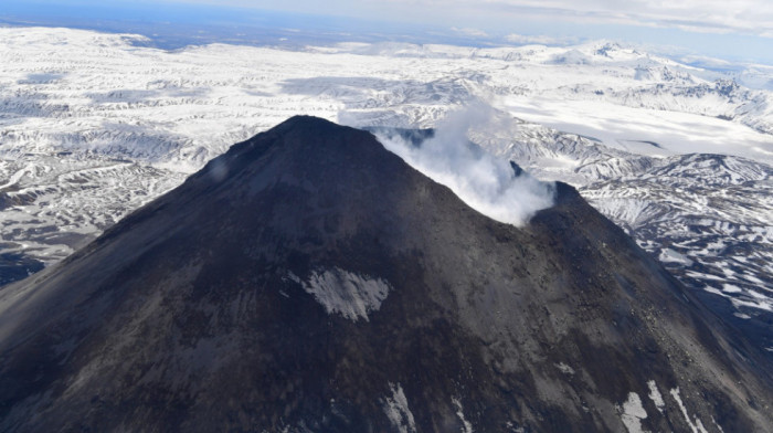 Vulkan na Kamčatki izbacio pepeo u visinu do pet kilometara