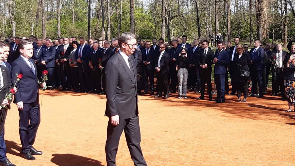 Dan sećanja na žrtve zločina u logoru Jasenovac i NDH, Vučić položio venac u spomen-području Donja Gradina