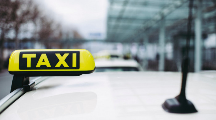 Beo grad, beo i taksi: Većina taksista se prilagodila novim pravilima, samo mali broj se našao u "nebranom grožđu"