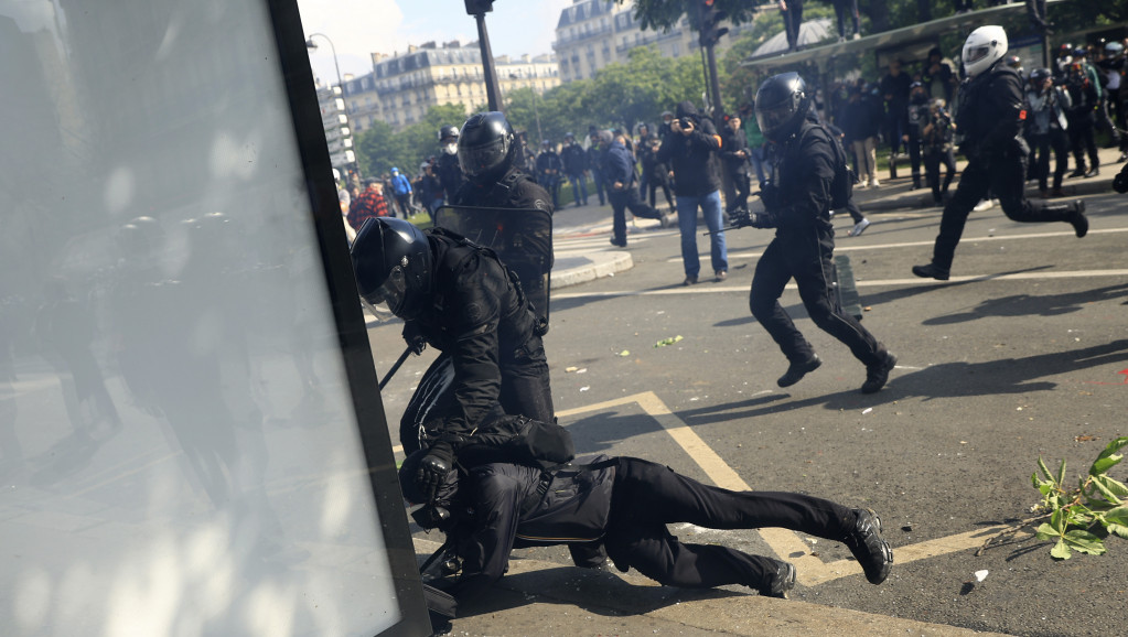 Prvomajski protesti širom Francuske obeleženi sukobima demonstranata i policije