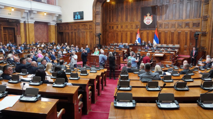 Nastavljena sednica Skupštine: Burna rasprava o REM-u, dok je Bakarec govorio o izveštaju, deo opozicije okrenuo leđa