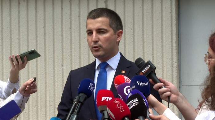 Aleksa Bečić jednoglasno reizabran za predsednika Demokratske Crne Gore