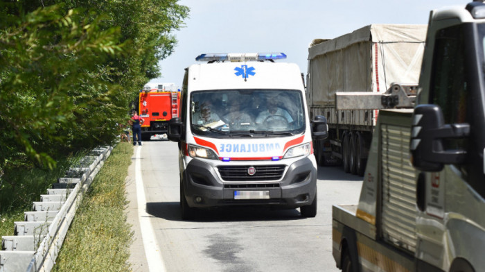 Noć u Beogradu: Dve saobraćajne nesreće, žena teže povređena