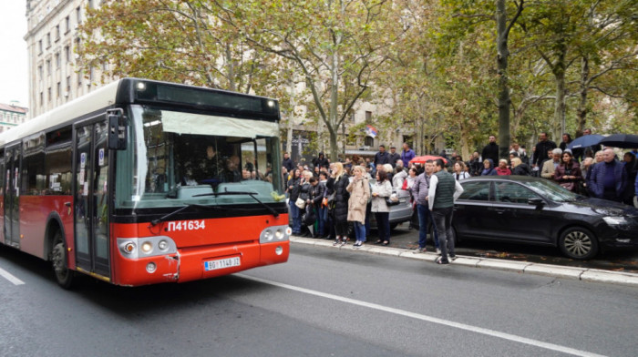Sudar gradskog autobusa i automobila u Beogradu, četvoro povređenih prevezeno na VMA