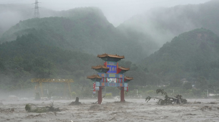 Velike poplave pogodile Kinu: Nestalo 11 ljudi, vlada upozorava da je ugroženo 127 miliona stanovnika