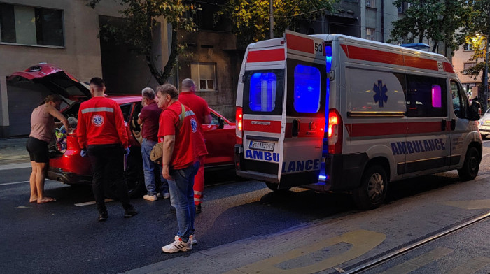 Noć u Beogradu: U pet saobraćajnih nezgoda povređeno pet osoba, među njima i dvoje dece