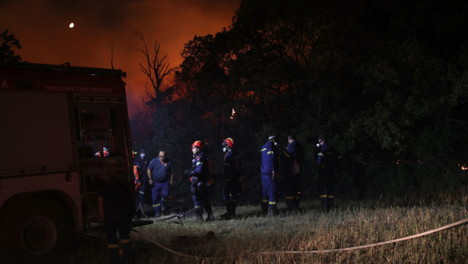 Dva vatrena fronta besne u Evrosu, evakuisana dva sela