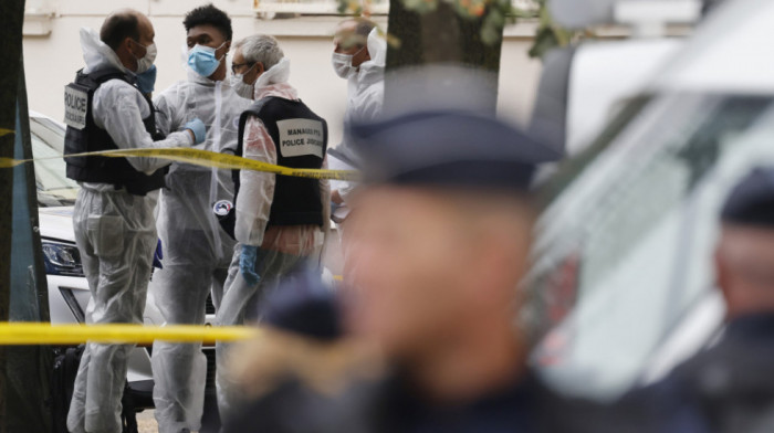 Krenuo na policiju sa mesarskim nožem i poginuo: Pokrenute dve istrage nakon smrti muškarca u Parizu
