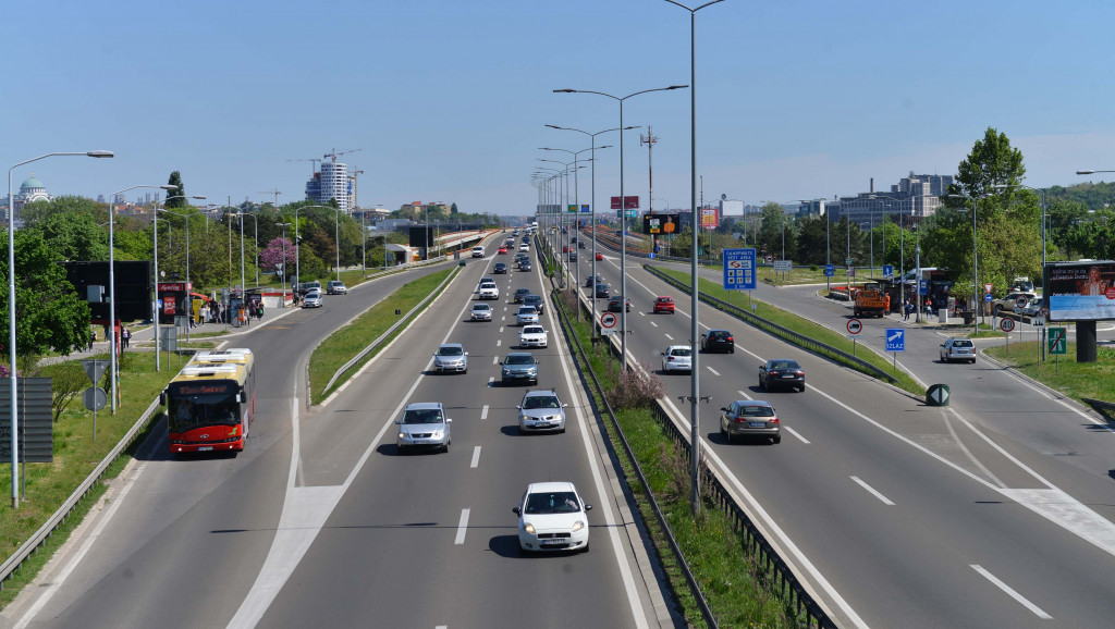 Lančani sudar na Gazeli: Povređene dve osobe, prevezeni u Urgentni centar