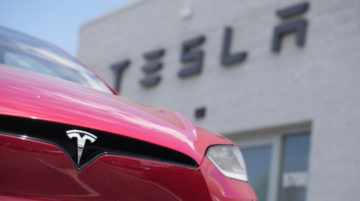 Tesla povlači više od dva miliona vozila zbog neispravnog sistema za upozorenje