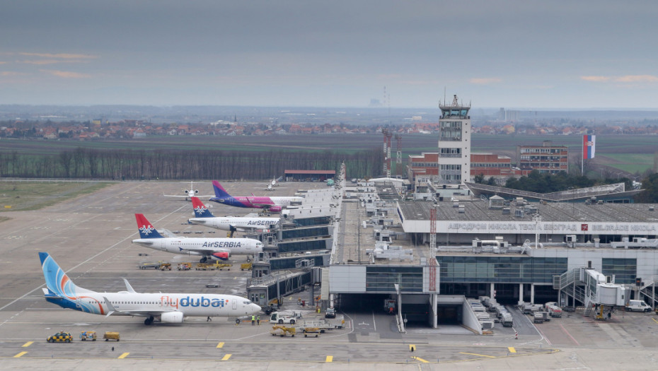 Incident na aerodromu "Nikola Tesla": Automobil uleteo na pistu, oglasio se Direktorat civilnog vazduhoplovstva