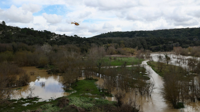 Nevreme i poplave u Kanu: Voda prodrla u podrume i prodavnice, zatvorene škole