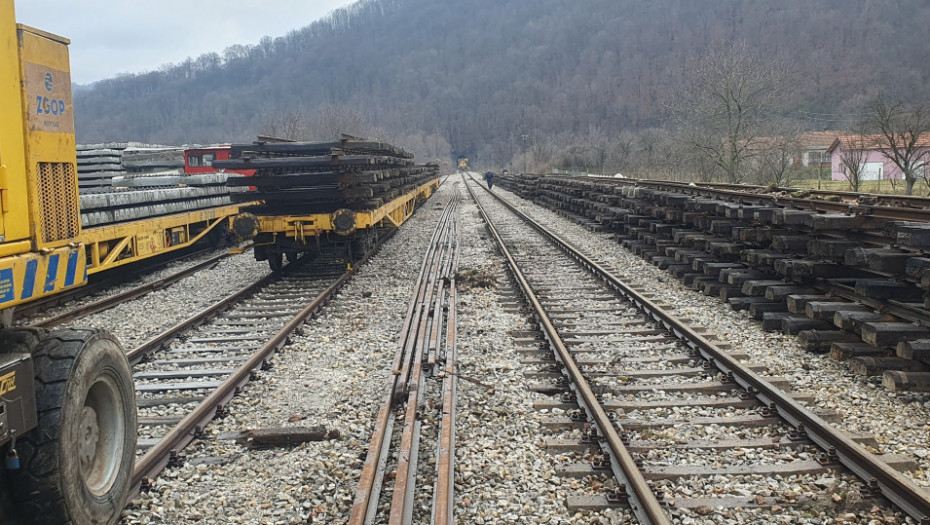 Prekid železničkog saobraćaja u RS: Zbog velikih vrućina deformisan kolosek na deonici Doboj-Petrovo Novo