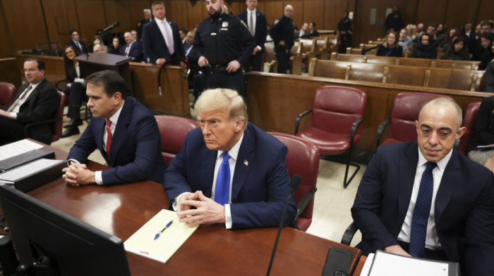 Istorijsko suđenje bivšem predsedniku SAD: Porota počela da razmatra optužnicu protiv Trampa